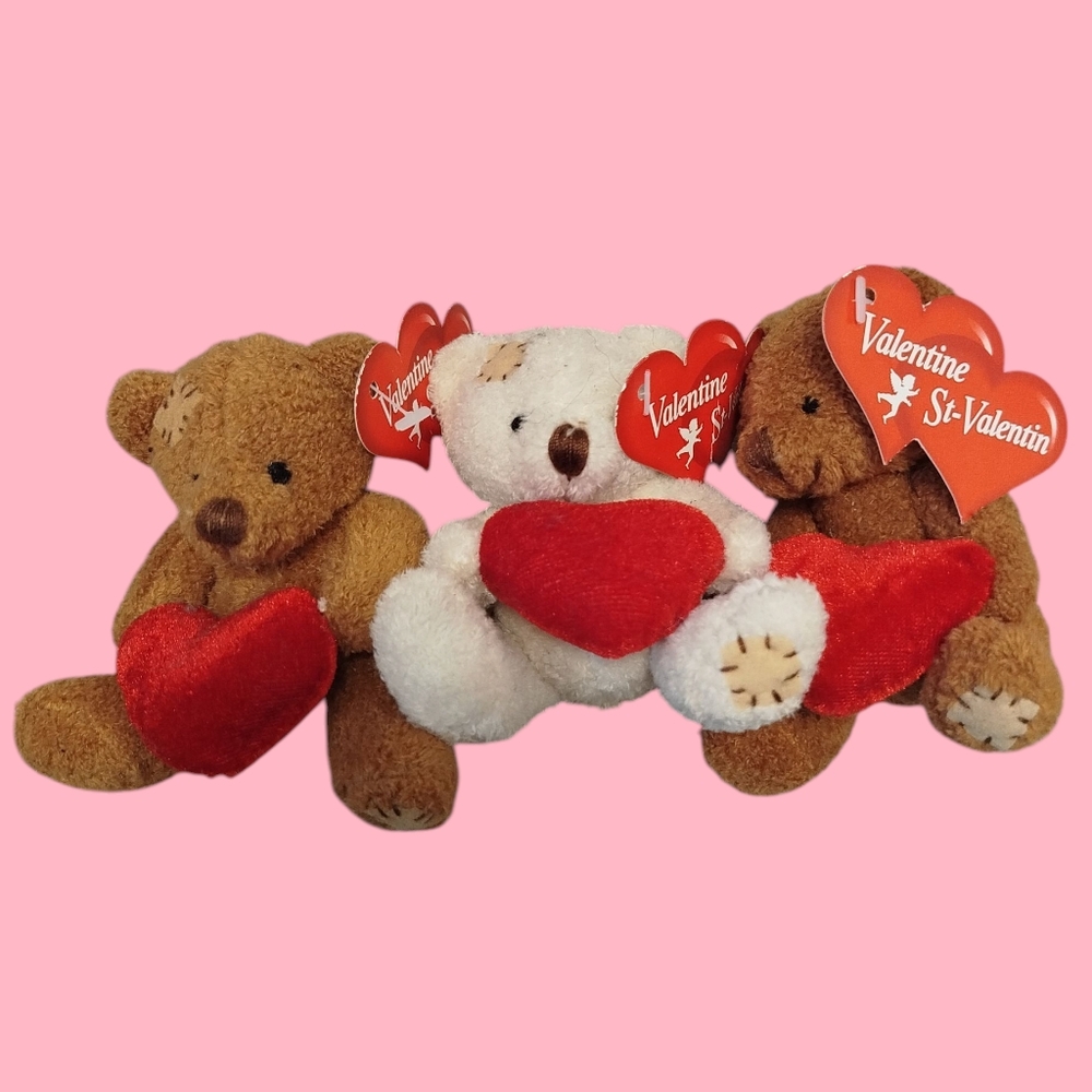 Adorable Valentine's Day teddy bears in brown and white made from soft, cozy mat